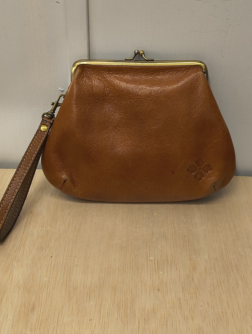 PATRICIA NASH Savena HandCrafted Brown Leather Kisslock Wristlet, Clutch Handbag